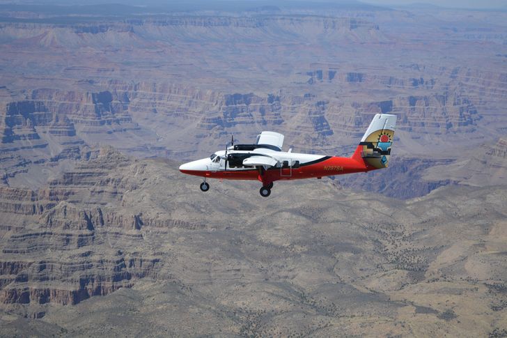 Deluxe Grand Canyon Airplane & Hummer Tour - Image 2
