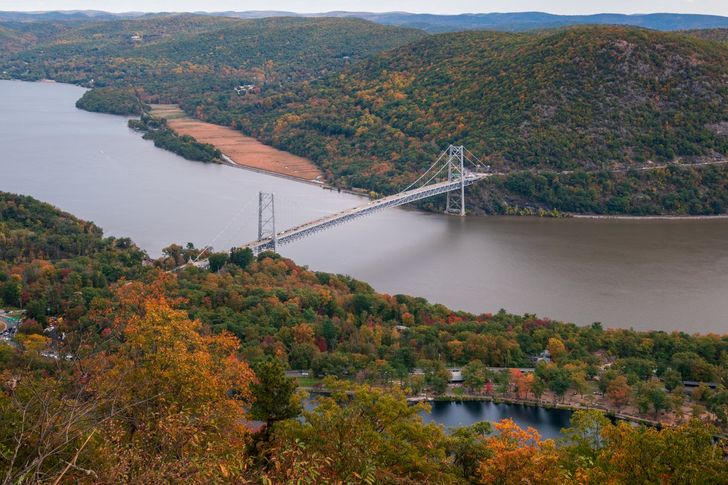 Private Hudson Valley Fall Helicopter Tour for Up to 6 from Westchester - Image 3