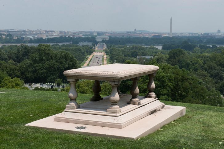 French Connections Walking Tour - Image 2