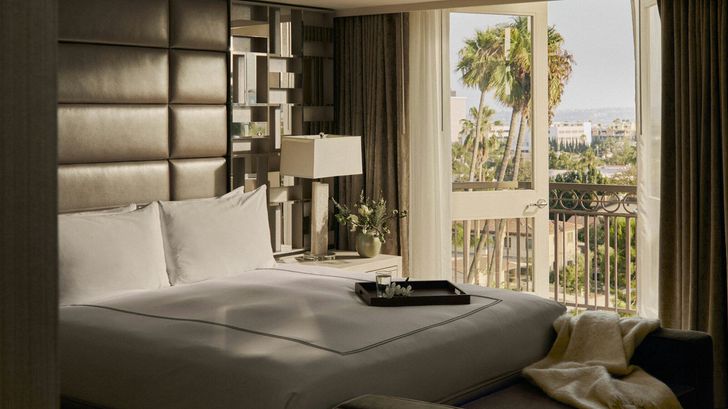 Escape to LA Luxury: 1-Night Getaway - Image 13