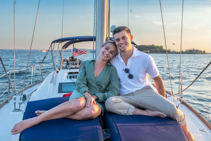 Luxury Private Sail Date Night in NYC with Champagne - Weekdays