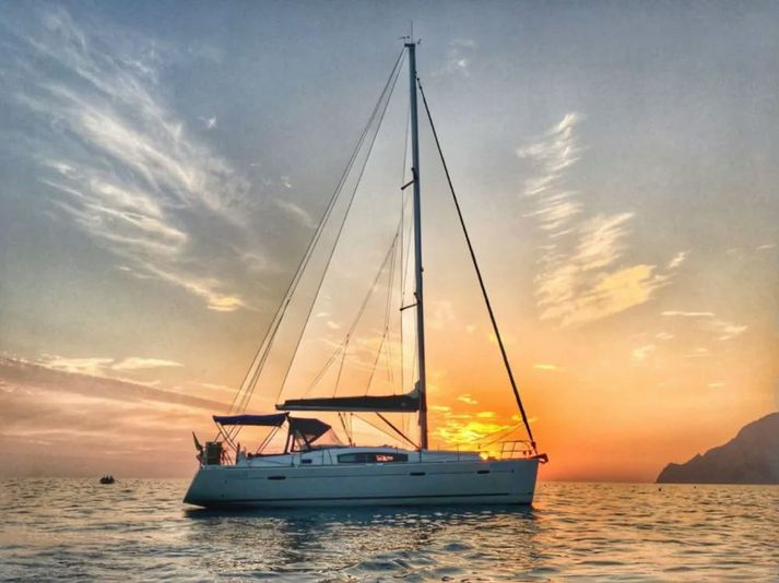 Romantic Private Sailing Cruise in NYC with Champagne - Image 1