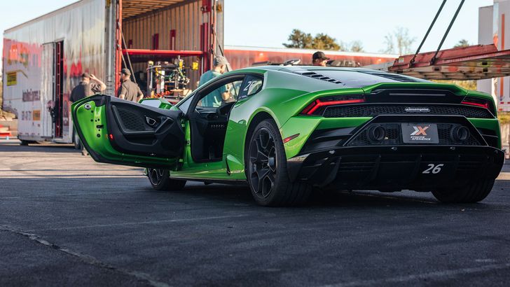 Race a Lamborghini - Image 4