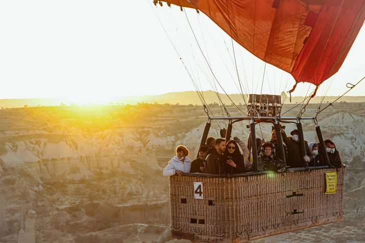 Shared Hot Air Balloon Ride with Champagne, Wine Tasting & Breakfast