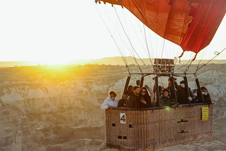 Shared Hot Air Balloon Ride with Champagne, Wine Tasting, and Breakfast