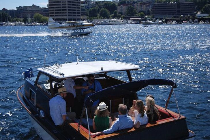 Private 1 Hour Lake Union Sightseeing Cruise - Image 1