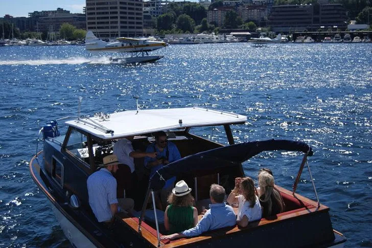 Private 1 Hour Lake Union Sightseeing Cruise