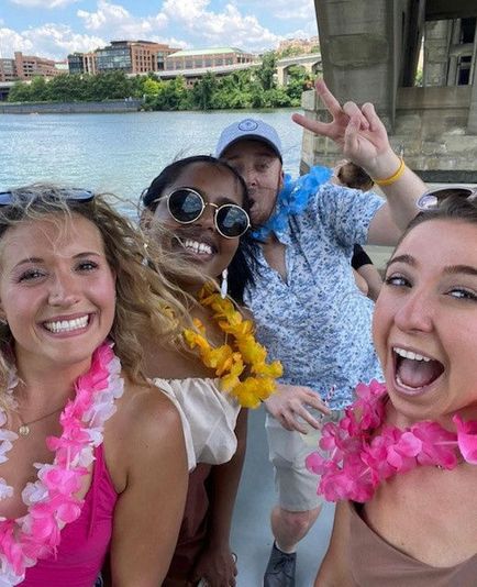 Brunch Buffet & Open Bar Boat Cruise - Image 5