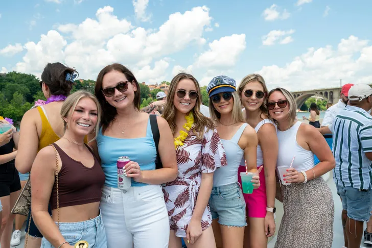 Brunch Buffet and Open Bar Boat Cruise