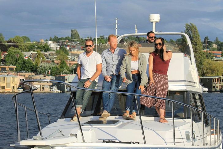 Private 2 Hour Sightseeing Cocktail Cruise on Lake Union - Image 6