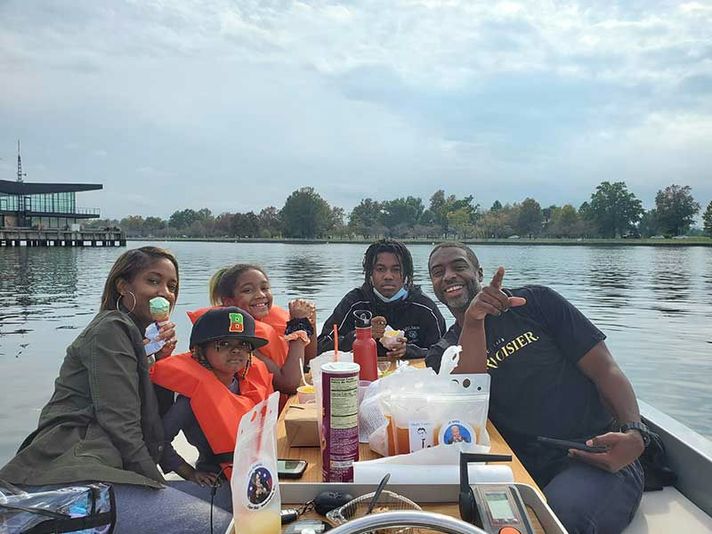 Private Electric Boat Rental from The National Harbor - Image 3