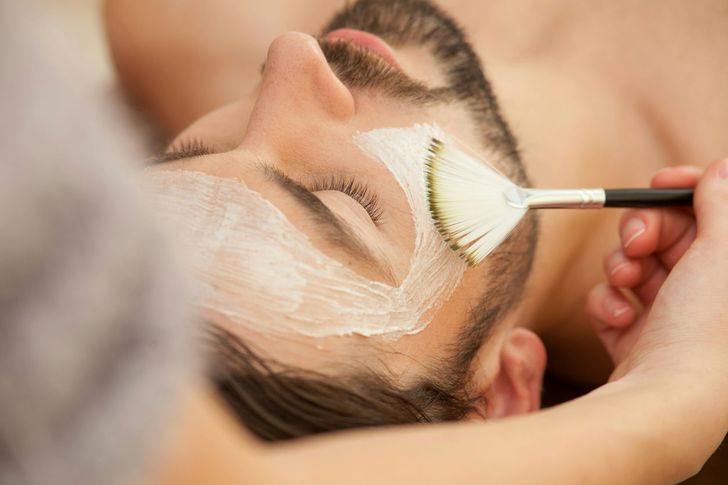 Revitalizing Gentlemen's Facial - Image 2