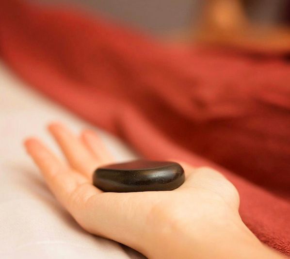 Couples Traditional Thai Massage with Hot Stone - Image 5