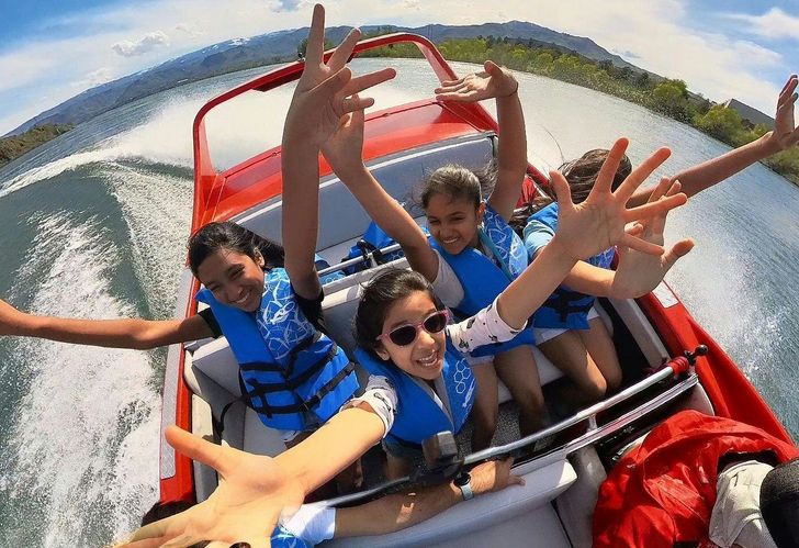 Thrilling 15 Mile Speedboat Ride - Image 3