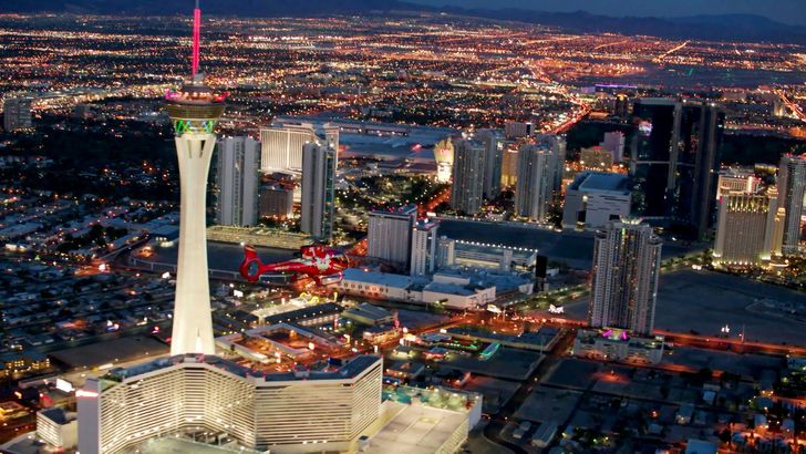 Las Vegas Strip Highlights Night Helicopter Tour - Image 2