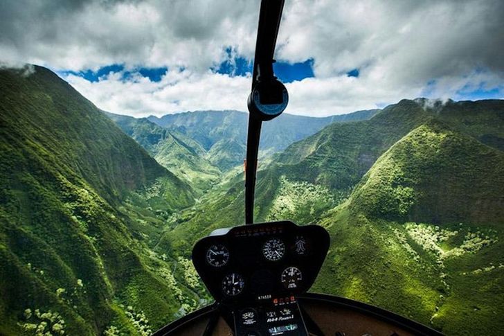 Learn to Fly a Helicopter in Oahu - Image 2