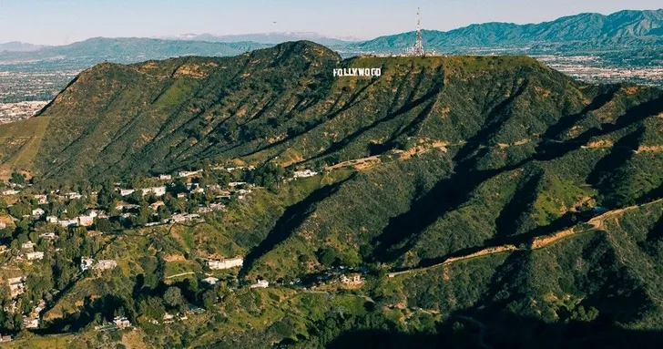 Lights, Camera, Hollywood Tour in a R66 Deluxe Helicopter