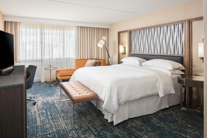LA Bliss: 1-Night Hotel Experience - Image 5