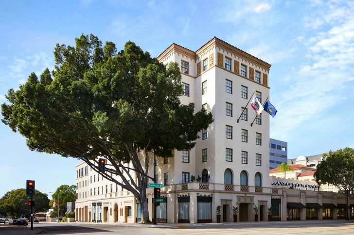 LA Bliss: 1-Night Hotel Experience - Image 3