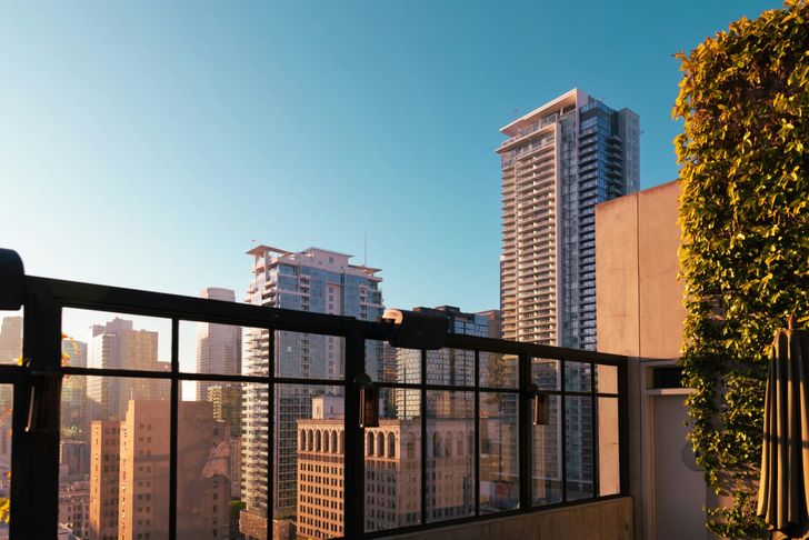 1 Night in LA + Spa Experience: Luxe & Spa Bliss - Image 5