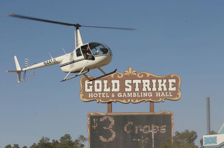 Learn to Fly a Robinson R22 Helicopter in Las Vegas - Image 2
