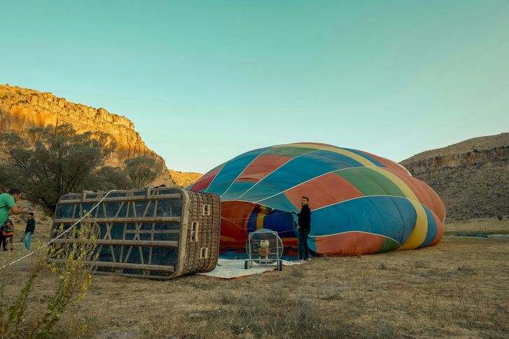 Shared Hot Air Balloon Ride with Champagne, Wine Tasting & Breakfast - Image 3