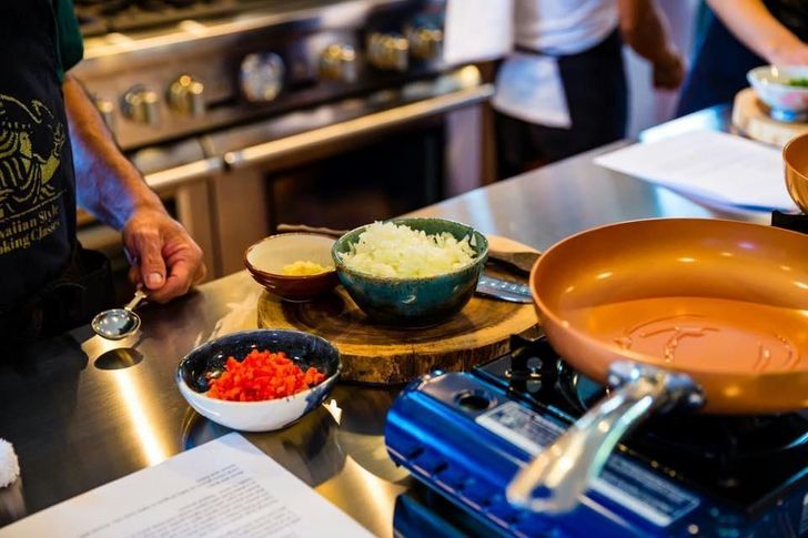 Honolulu Hands-On Cooking Class with 3-4 Dishes