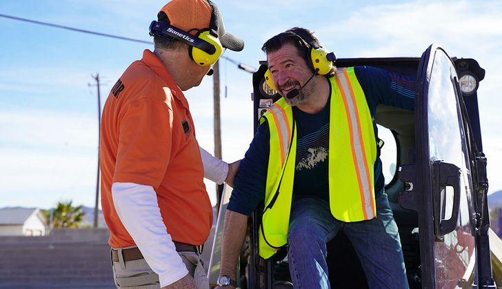 Operate a Skid Steer Track Loader - Image 2