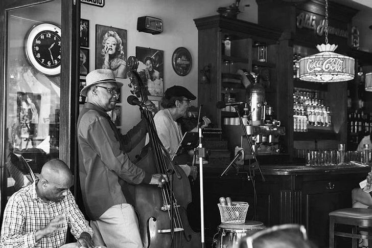 Cigar & Coffee Walking Half-Day Guided Tour in the Little Havana - Image 3