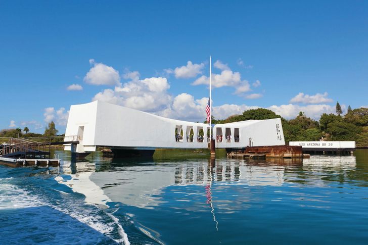 Kahului Maui to Oahu: World War II Heroes Deluxe Pearl Harbor Tour