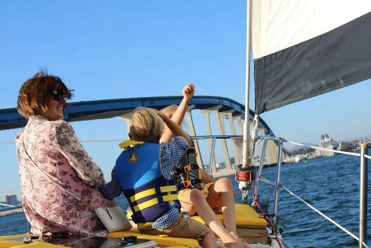 2.5 Hour Private Day Family Sail on a 35ft Yacht - Image 2