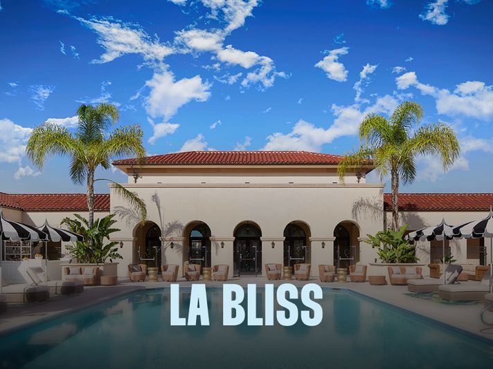 LA Bliss: 1-Night Hotel Experience - Image 1