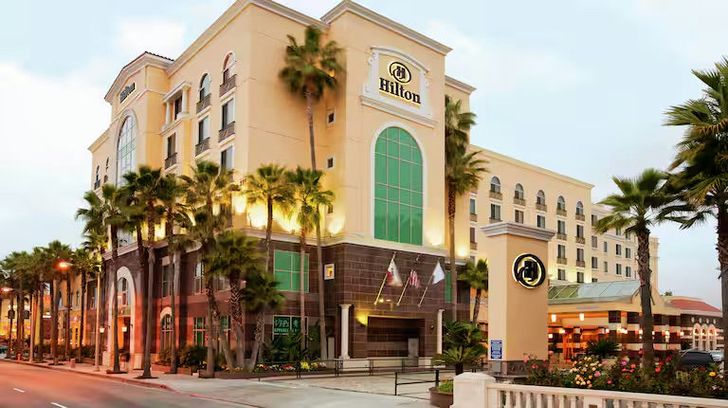 1 Night in LA + Spa Experience: Luxe & Spa Bliss - Image 8