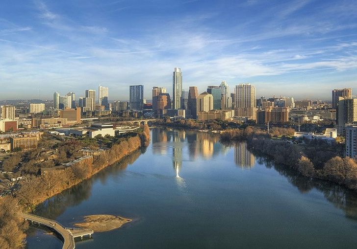 Lakes and Landmarks Plane Tour of Austin - Image 3