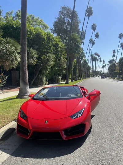 Ride or Drive a Lamborghini: 20-Minute Hollywood Boulevard Tour