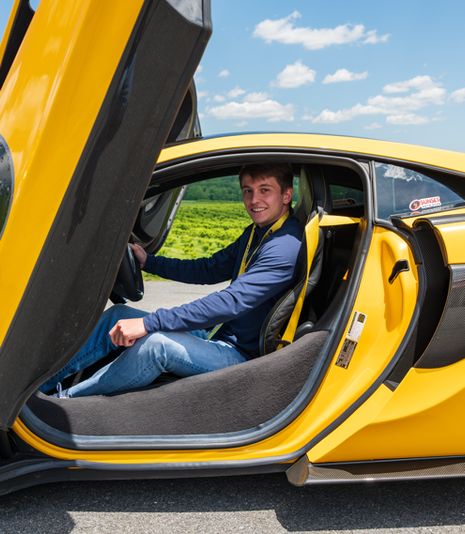 30-Minute Scenic Road Lamborghini Driving Experience - Image 1