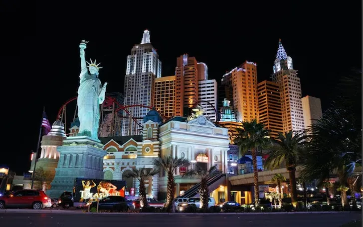 Past and Present Glory of the Las Vegas Strip Exploration Game