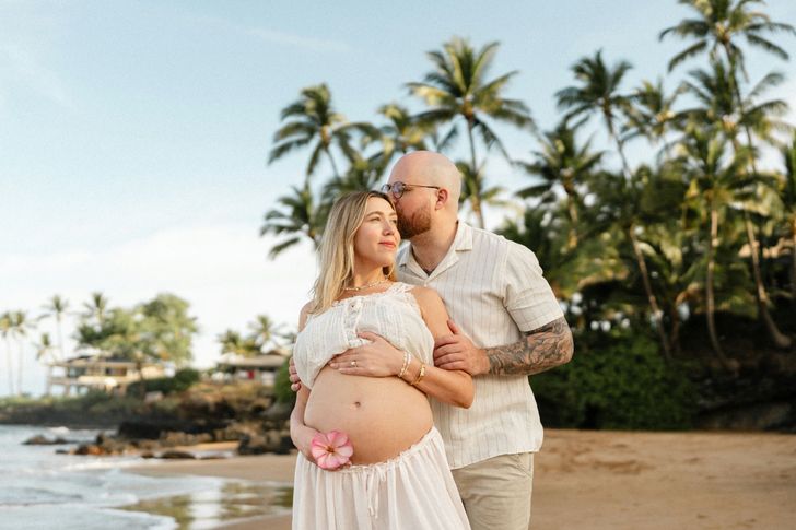 Maternity Photoshoot with a Professional Photographer - Image 1