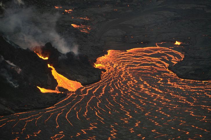 Doors off or on Kilauea Volcano Eruption Helicopter Tour - Image 3