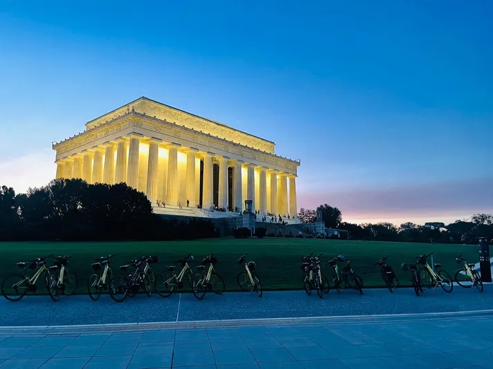 Washington DC Monuments at Night Bike Tour
