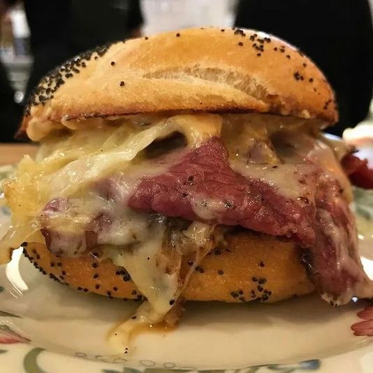 Beer, Burgers & Buns Food Tour in East Village - Image 5