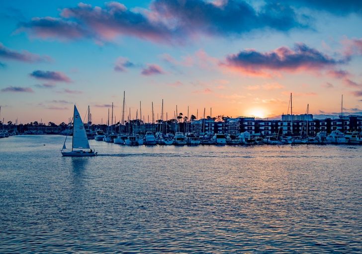 Premier Dinner Cruise in Marina del Ray - Image 2