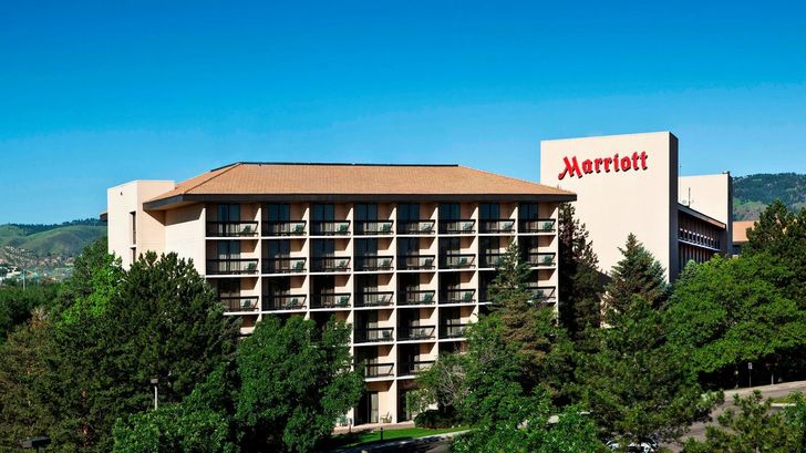 Denver Delight: Exclusive 1-Night Hotel Experience - Image 12