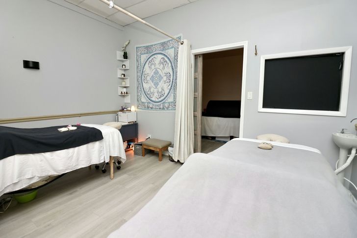 Couples Therapeutic Massage in Palm Beach - Image 5