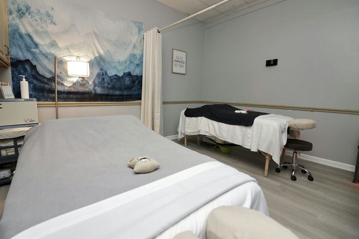 Couples Deep Tissue Massage in Palm Beach - Image 5