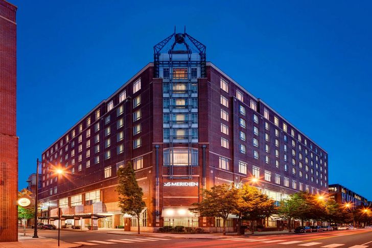Signature Stay in Boston: 1-Night Hotel Experience - Image 9