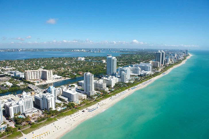Miami Beach Private Airplane Tour with Champagne