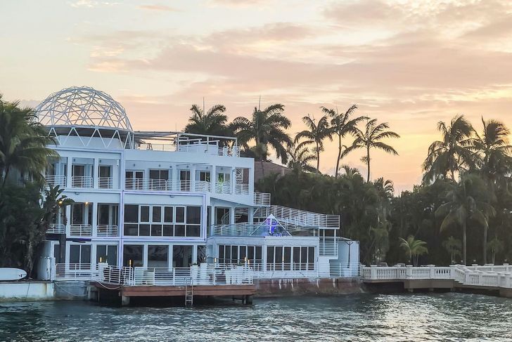 Miami Skyline Cruise of Millionaire's Homes with AC and Onboard Bar - Image 3