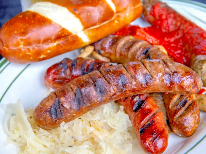 Explore Milwaukee Favorites Food Tour