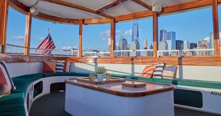 Mimosa, Statue & Skyline Cruise aboard the Yacht Kingston - Image 5